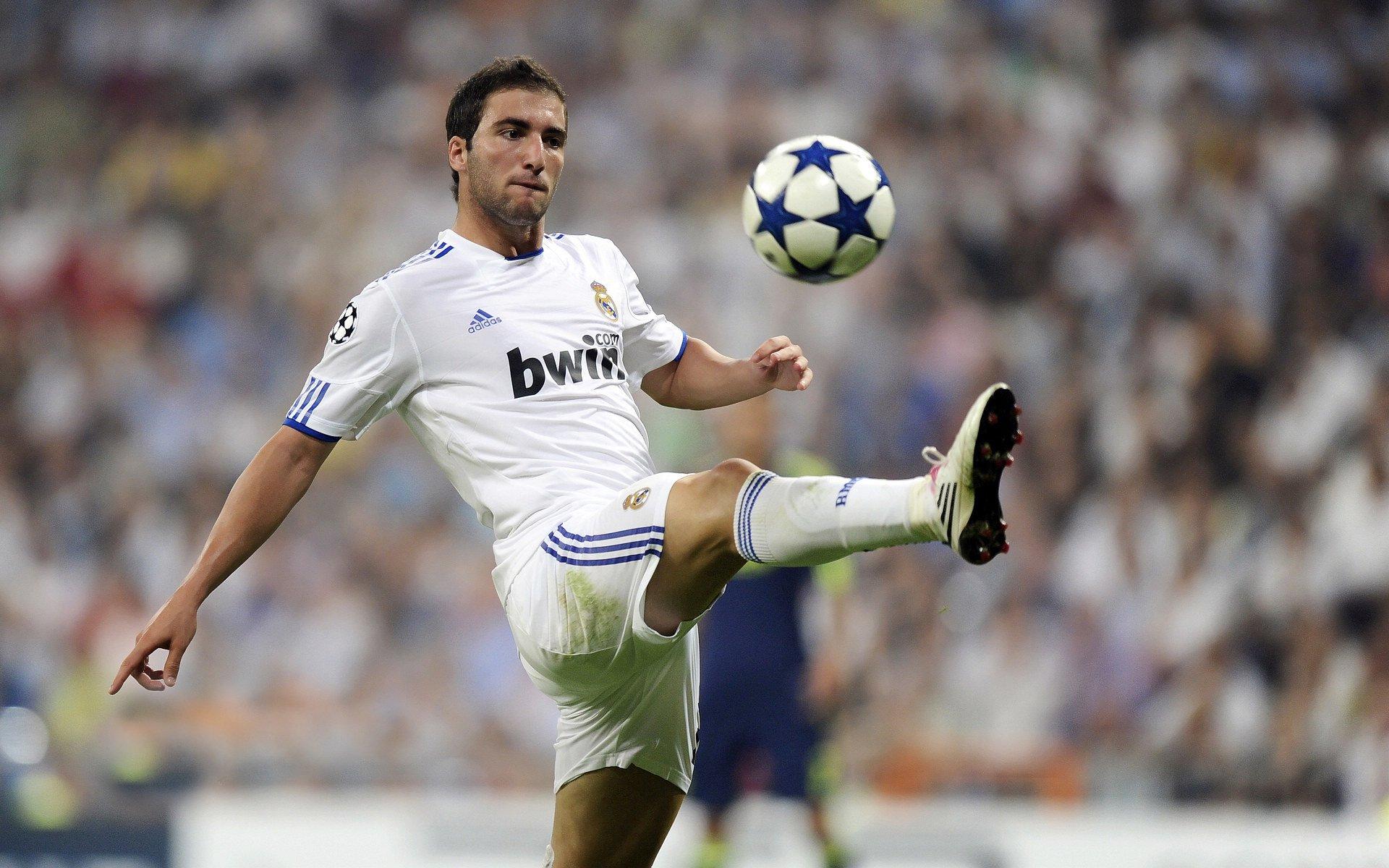 C罗梅开二度助球队逆转胜利,再创职业生涯新里程碑