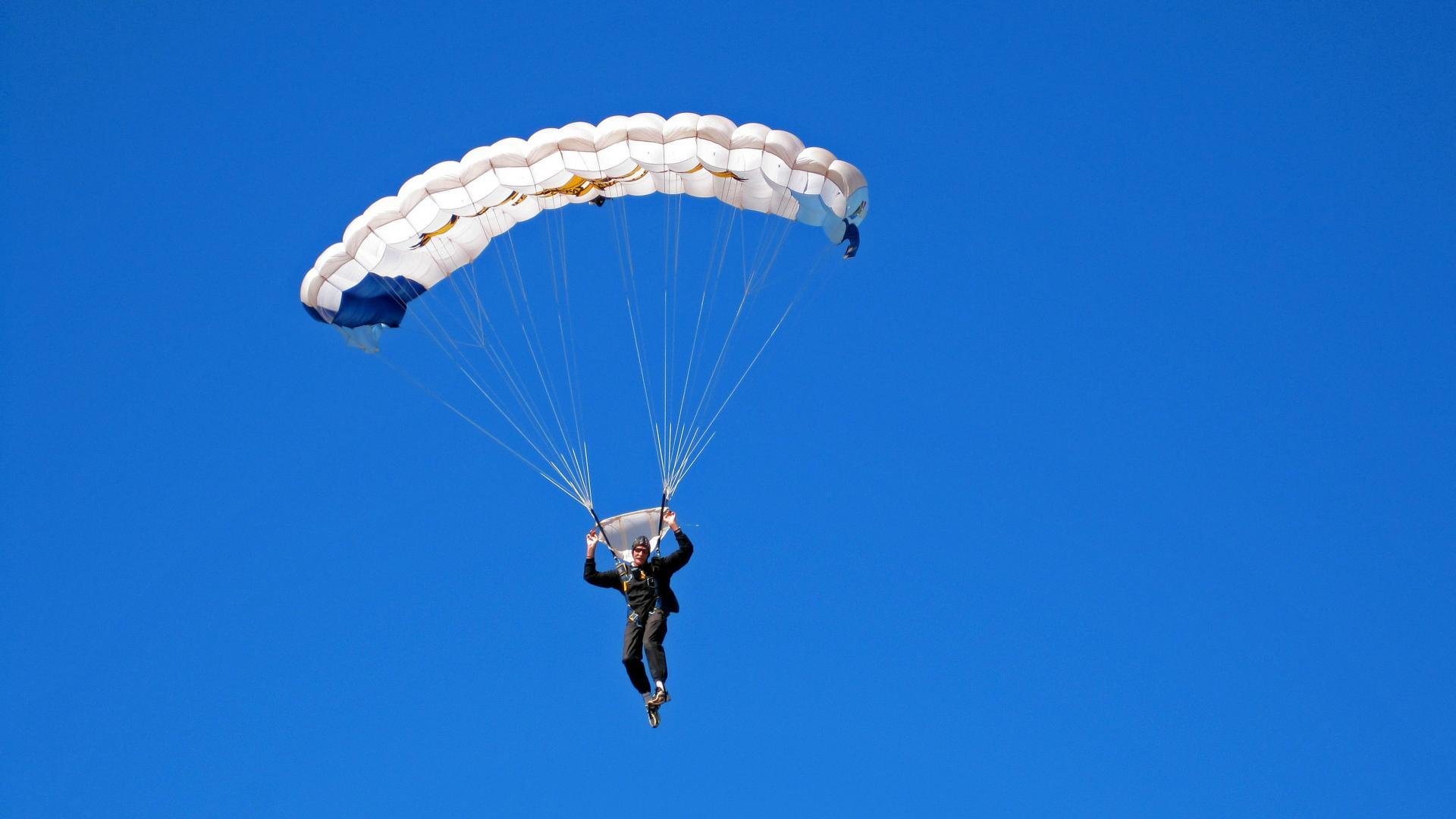 蝶泳名将再创佳绩，世界纪录被刷新引全球瞩目