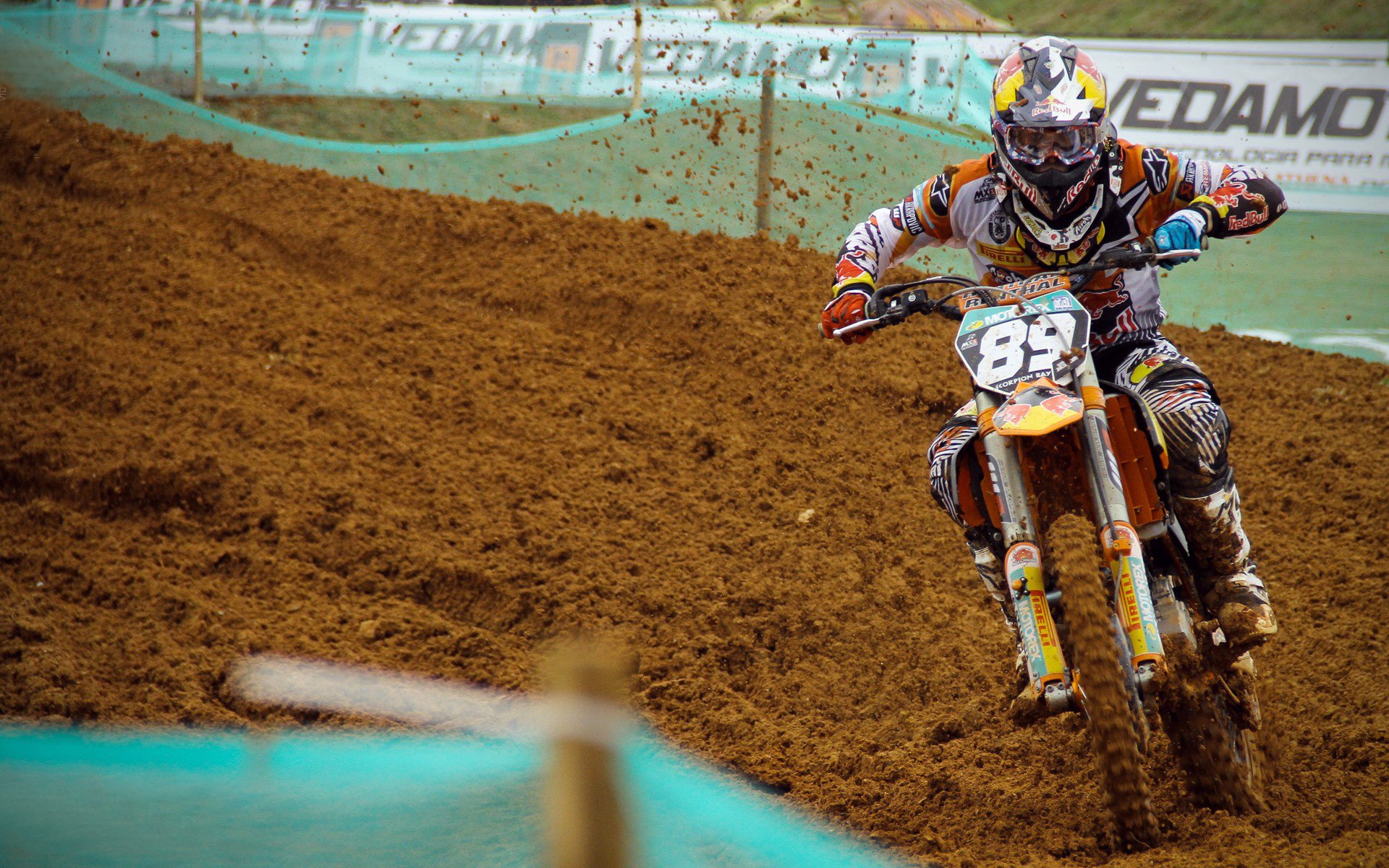 全国羽毛球锦标赛落幕,新锐选手力压群雄夺冠