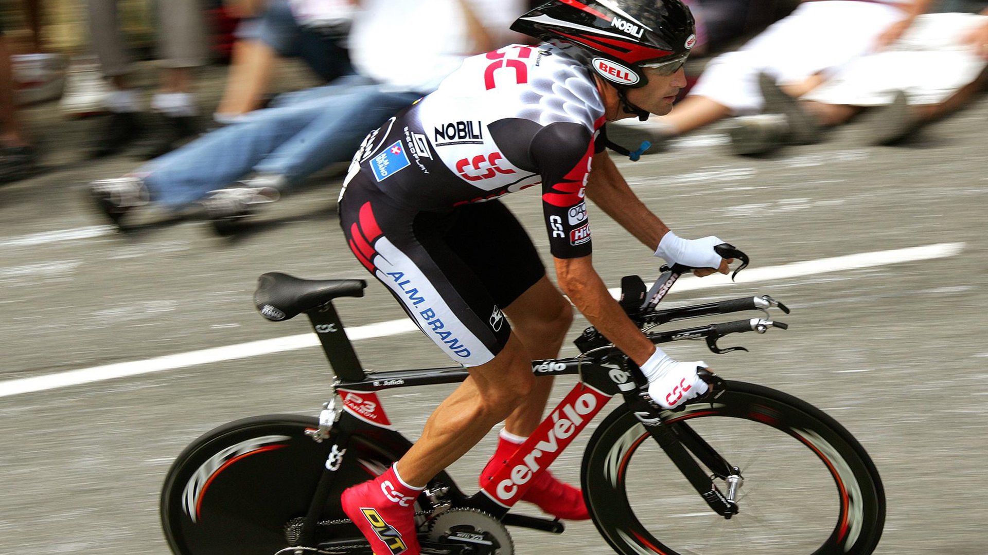 费德勒宣布退役 网坛传奇告别赛场